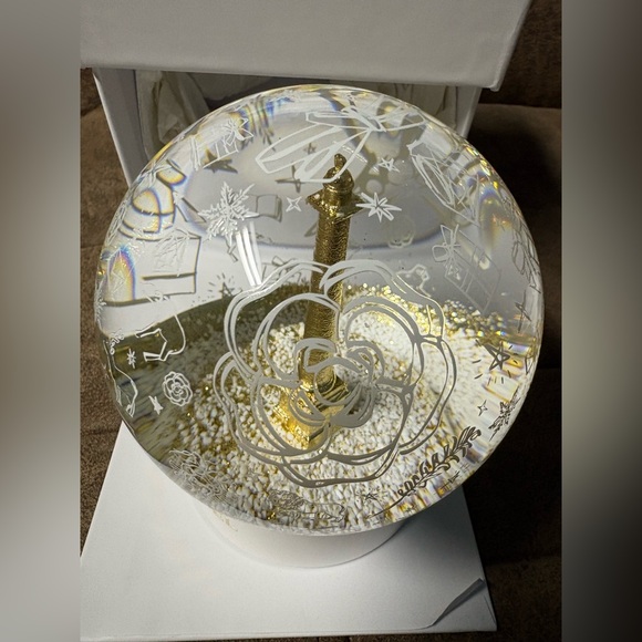 Chanel Jollaire 2025 Holiday Snow Globe - Picture 4 of 7